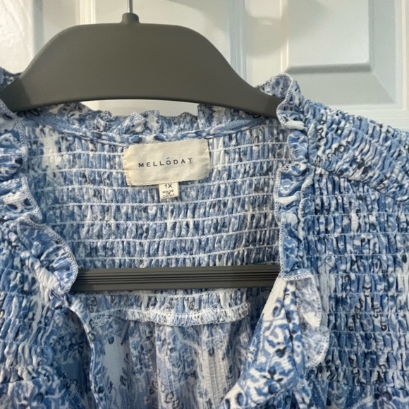 Mellody short sleeve blue geo pattern blouse- 1X- New Without Tags - Picture 2 of 5